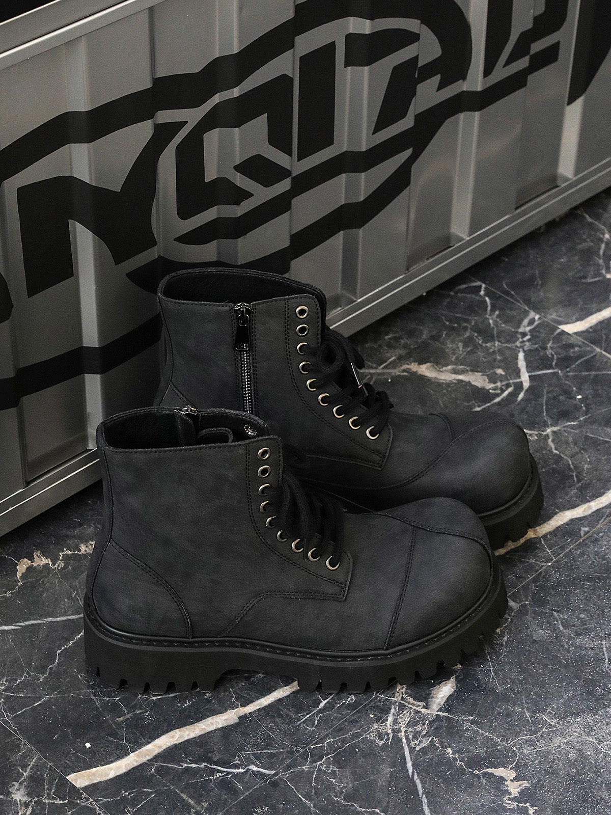 Distressed Matte Platform Boots - RIYOOO